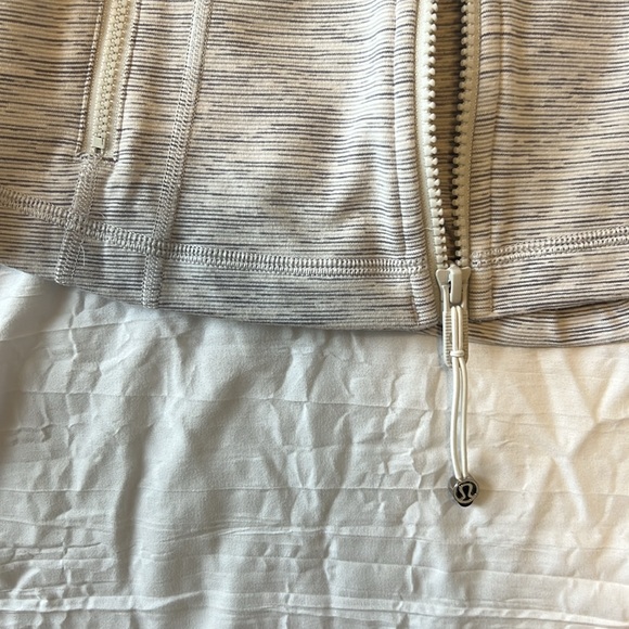 Lulu Zip Up light Jacket - Picture 3 of 6